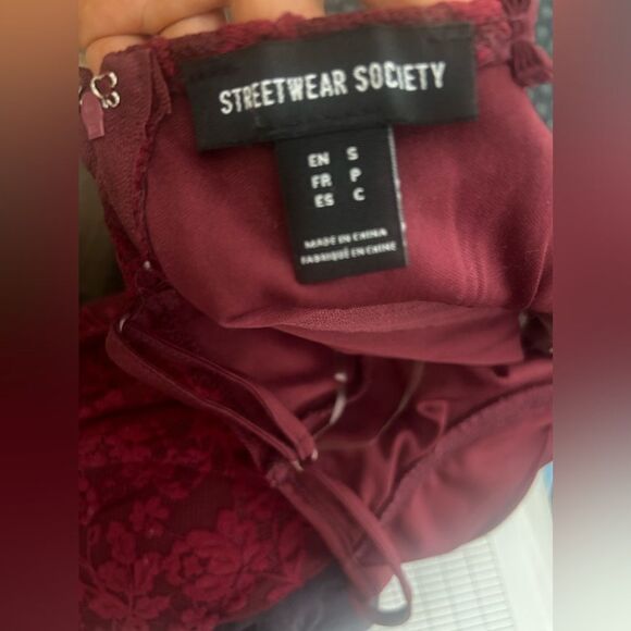 Red scalloped Lace Cocktail Dress with Boning Corset - Picture 2 of 10